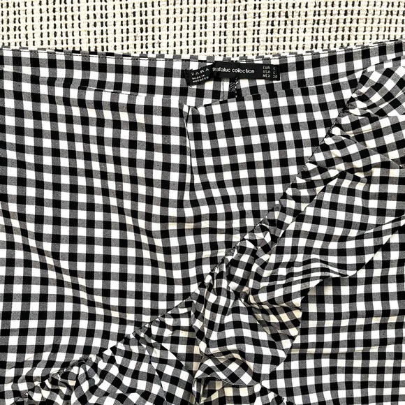 Zara Plaid Ruffle trim Short - Picture 2 of 4